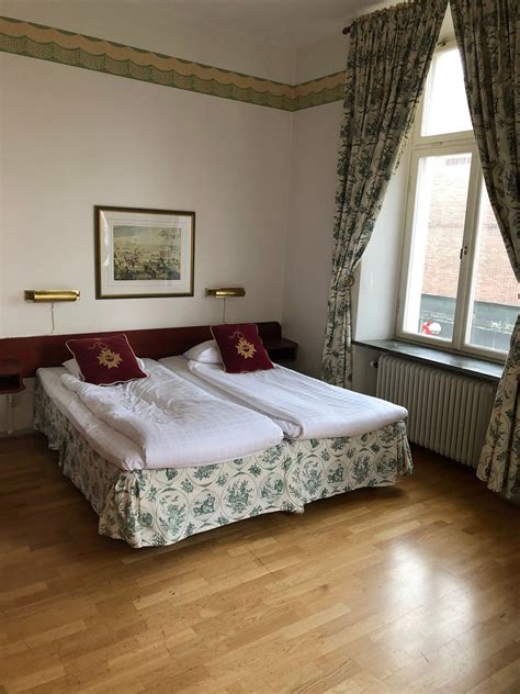 First Hotel Statt .